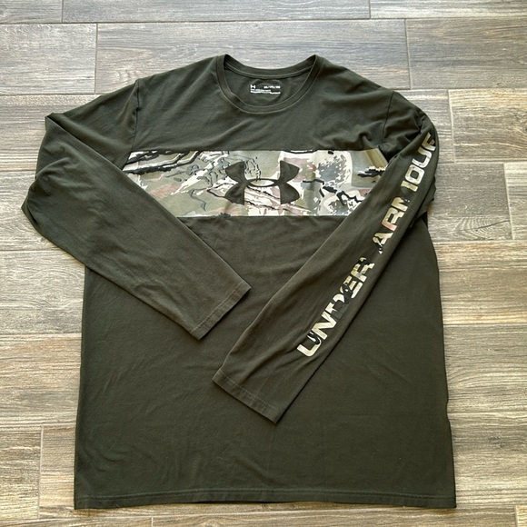 Men’s under armour long sleeved tshirt - Picture 1 of 7